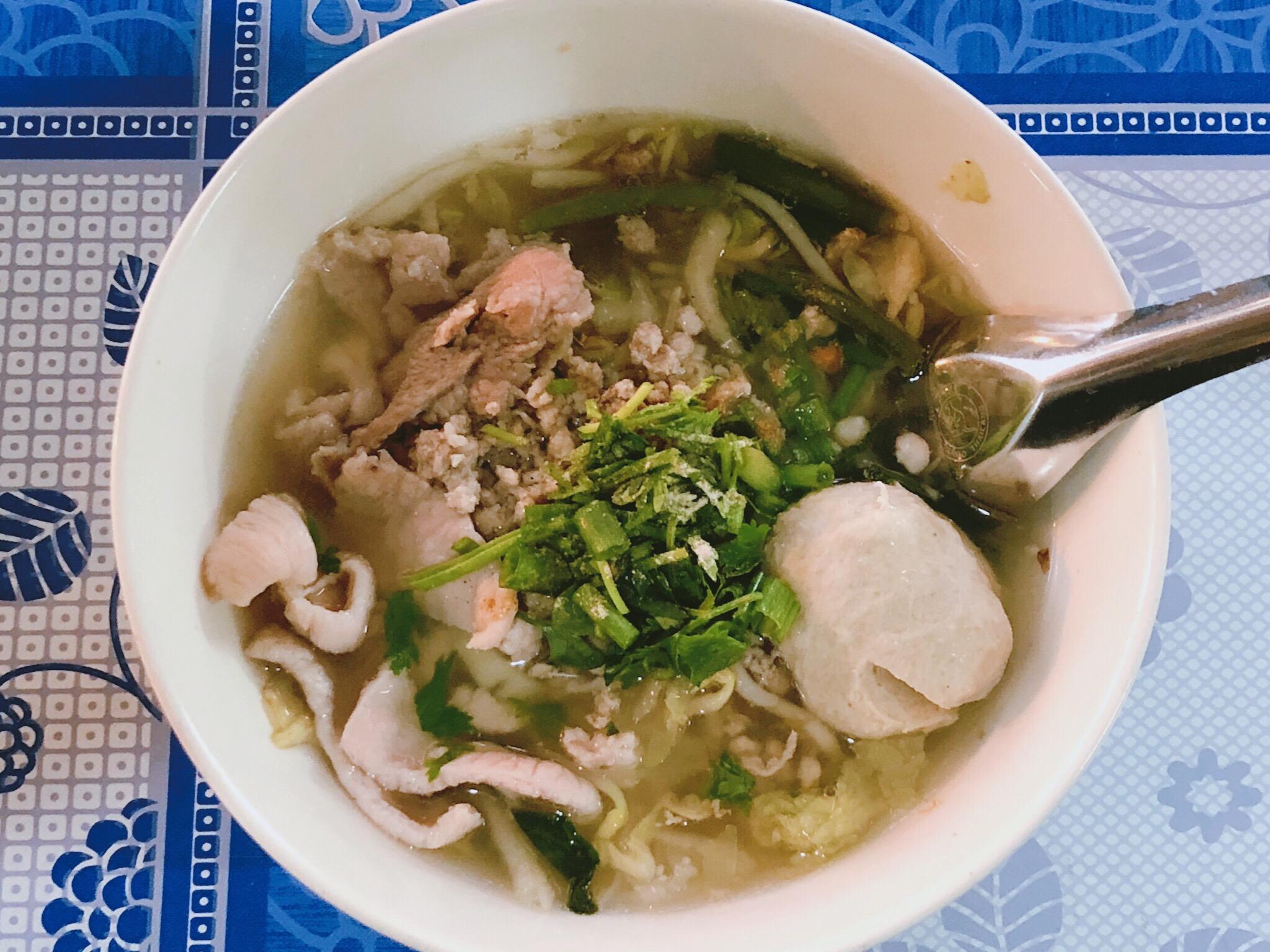 央视揭秘，摩托车牌背后的秘密与神秘小巷小店曝光